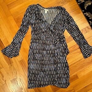 Maggy L Elegant Wrap Dress with Vibrant Modern Print size 12